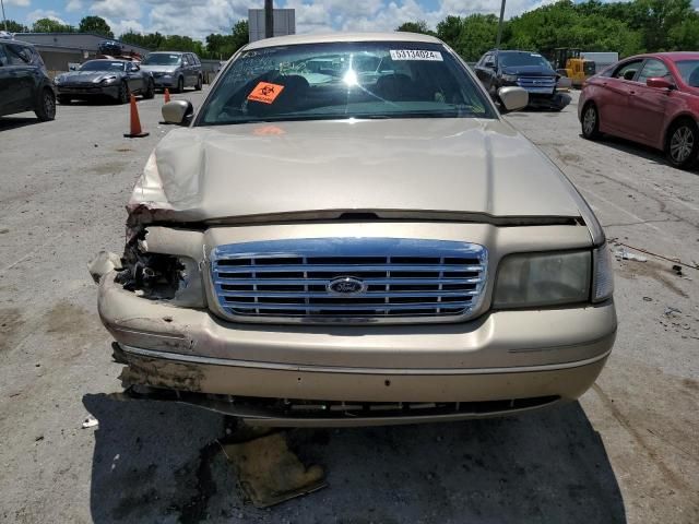 1999 Ford Crown Victoria LX