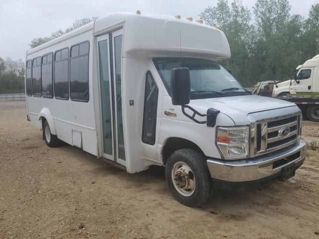 2016 Ford Econoline E450 Super Duty Cutaway Van