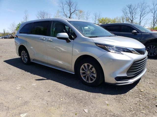 2022 Toyota Sienna LE