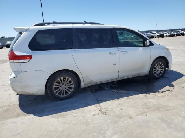 2011 Toyota Sienna LE