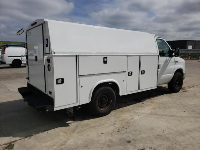 2015 Ford Econoline E350 Super Duty Cutaway Van