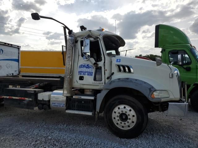 2013 Mack 800 GU800