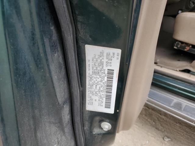 2004 Toyota Sequoia SR5