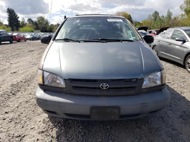 1998 Toyota Sienna CE