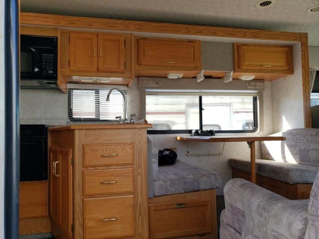 2002 Winnebago 2002 Workhorse Custom Chassis Motorhome Chassis P3