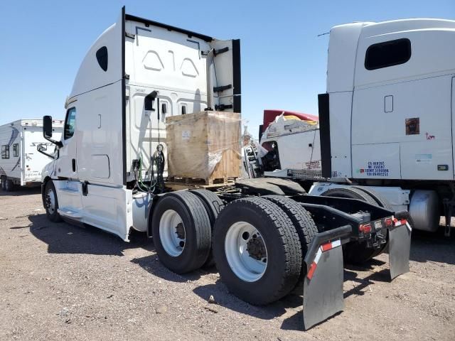 2020 Freightliner Cascadia 126