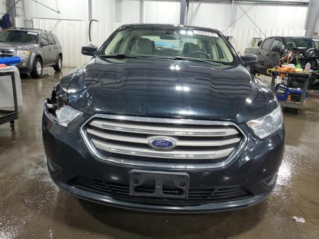 2014 Ford Taurus SE