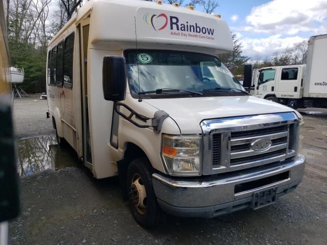 2012 Ford Econoline E350 Super Duty Cutaway Van