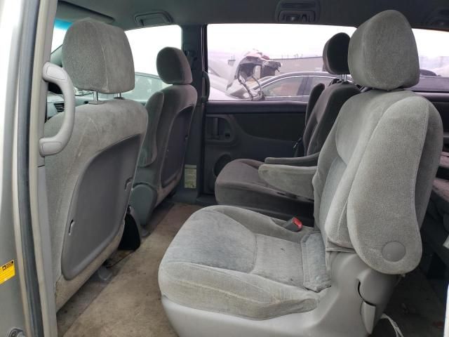 2005 Toyota Sienna CE