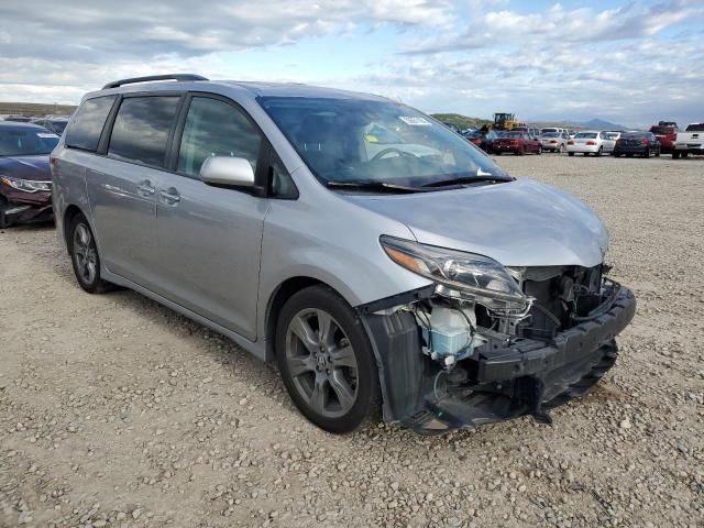 2018 Toyota Sienna SE