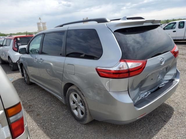 2019 Toyota Sienna LE