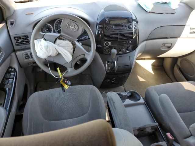 2004 Toyota Sienna CE