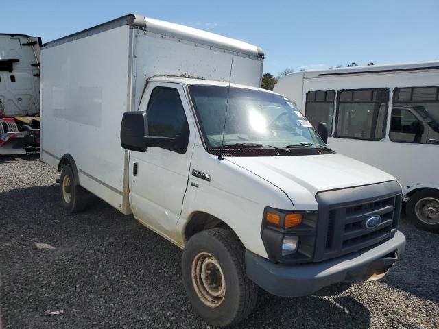 2014 Ford Econoline E350 Super Duty Cutaway Van