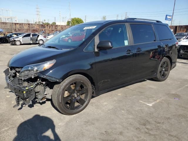 2020 Toyota Sienna SE