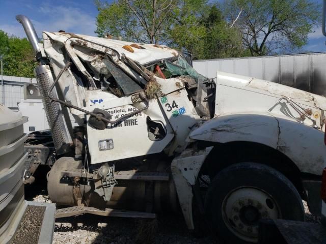 2005 Freightliner Conventional Columbia