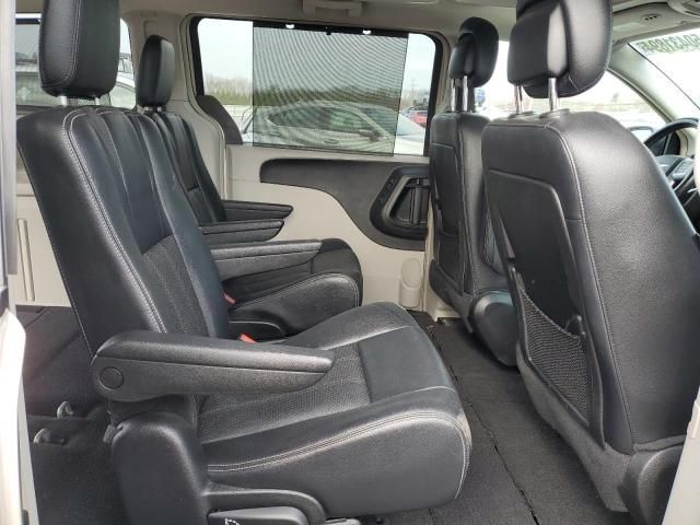 2014 Chrysler Town & Country Touring L