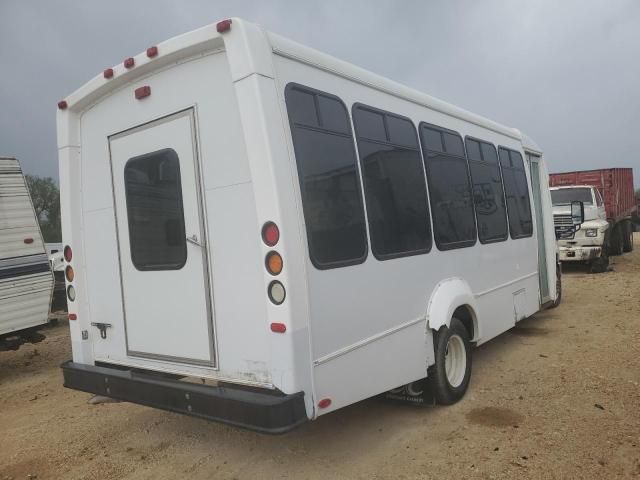 2016 Ford Econoline E450 Super Duty Cutaway Van