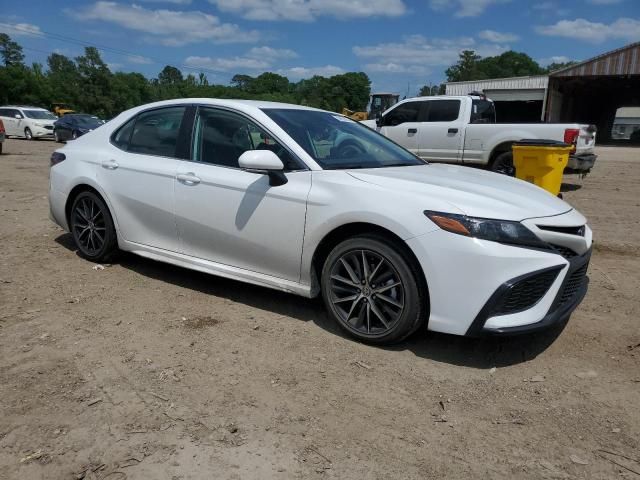 2022 Toyota Camry SE