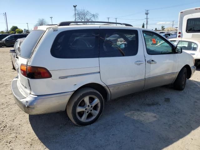 1998 Toyota Sienna LE