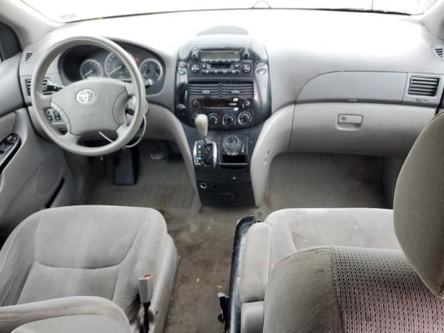 2004 Toyota Sienna CE