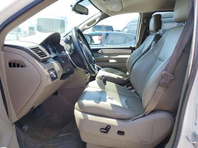 2011 Volkswagen Routan SE