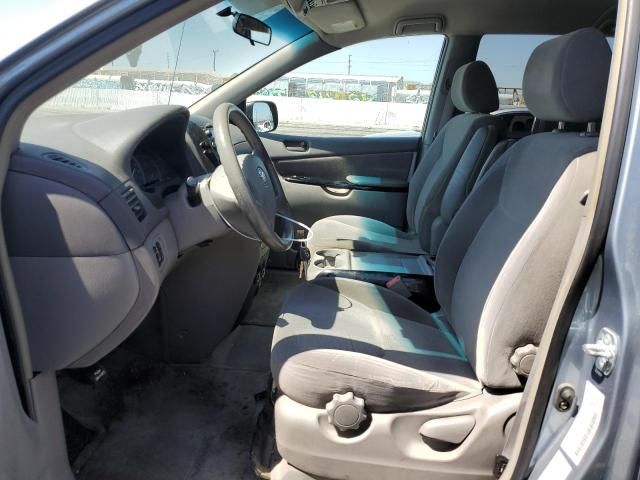 2004 Toyota Sienna CE