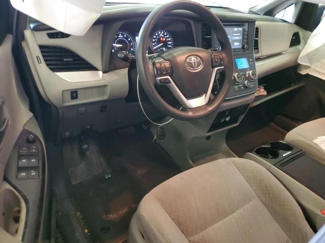 2018 Toyota Sienna LE