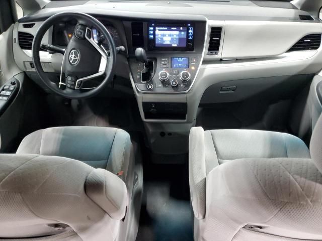 2017 Toyota Sienna LE