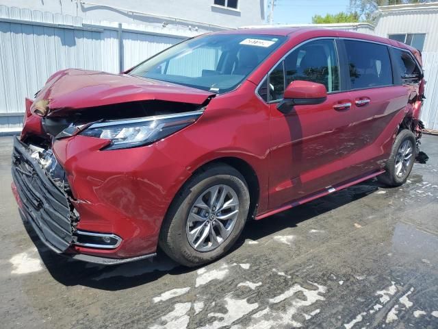 2022 Toyota Sienna XLE