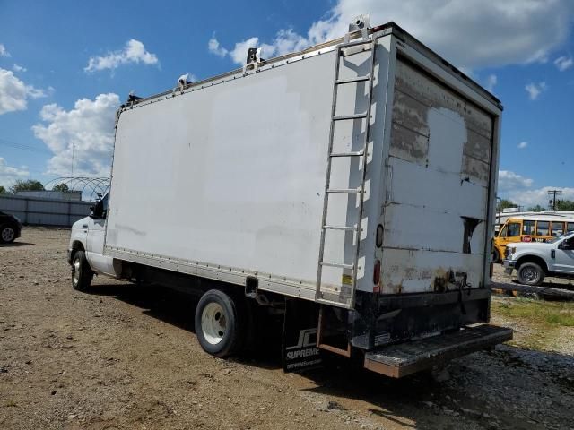 2013 Ford Econoline E350 Super Duty Cutaway Van