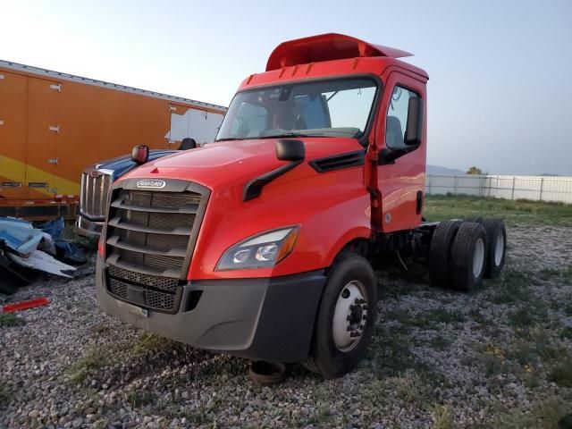 2019 Freightliner Cascadia 126