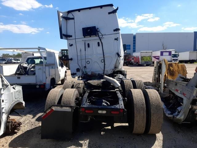 2022 Freightliner Cascadia 126