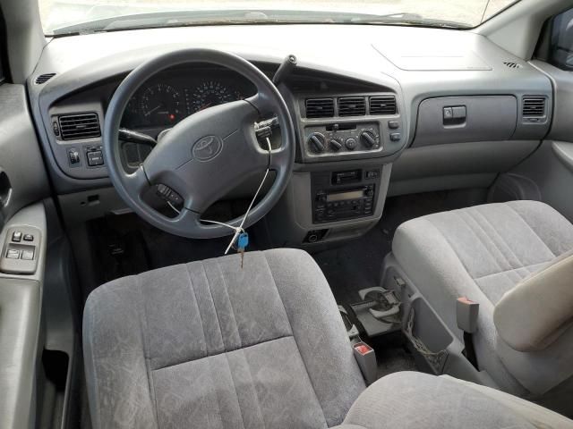 2000 Toyota Sienna LE