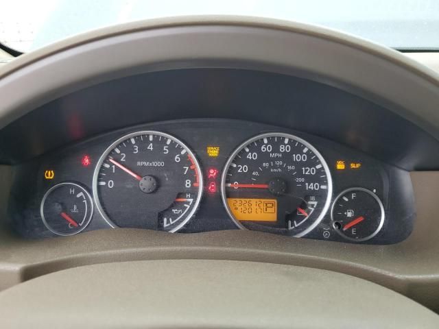 2005 Nissan Pathfinder LE