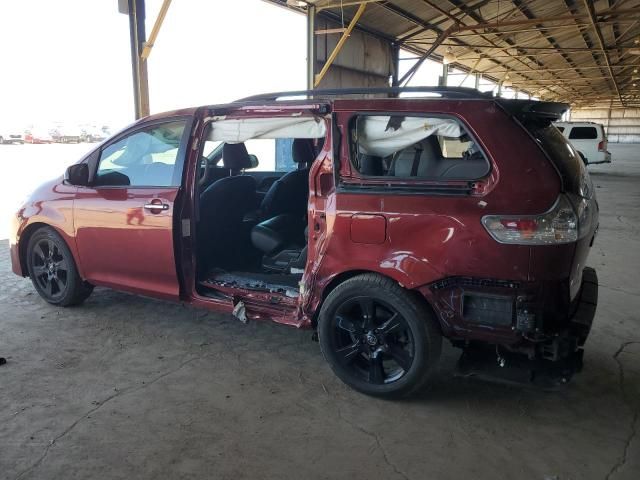 2020 Toyota Sienna SE