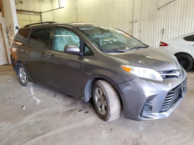 2018 Toyota Sienna LE