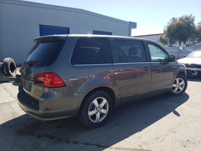 2010 Volkswagen Routan SE