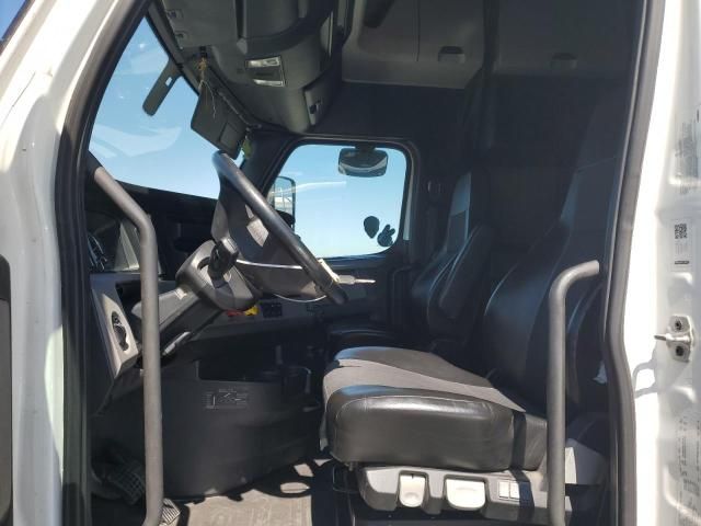 2019 Freightliner Cascadia 126