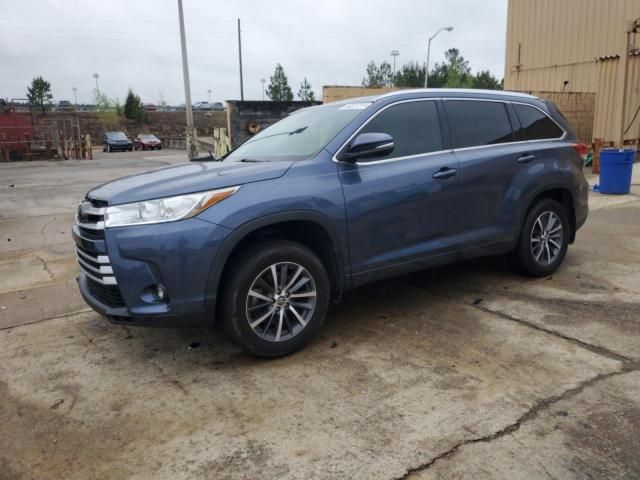 2017 Toyota Highlander SE