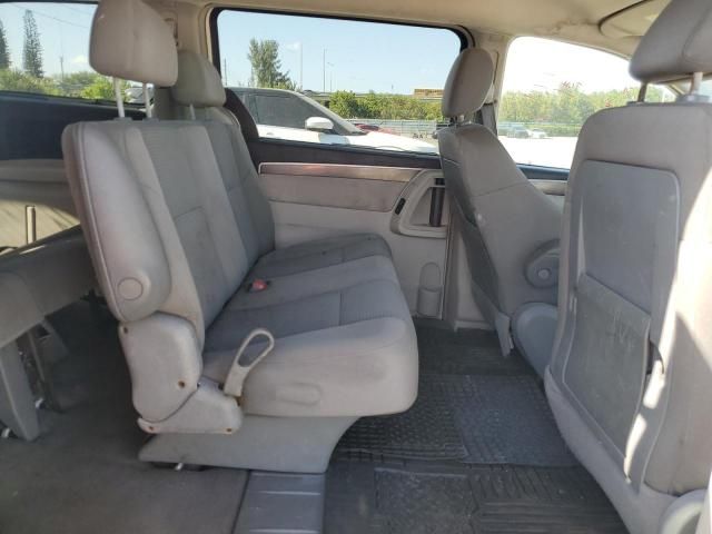 2010 Volkswagen Routan S