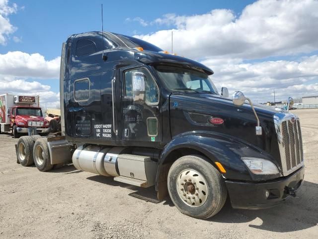 2012 Peterbilt 587