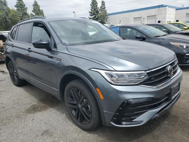 2022 Volkswagen Tiguan SE R-LINE Black