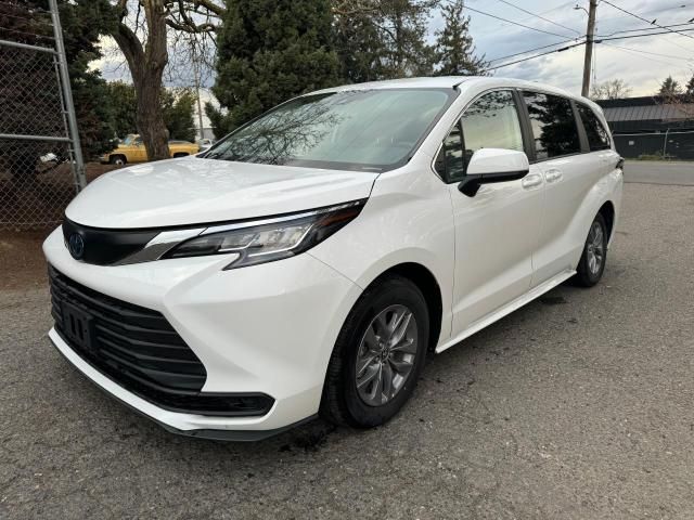 2022 Toyota Sienna LE