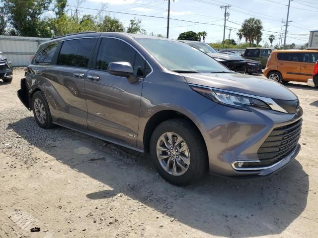 2021 Toyota Sienna XLE