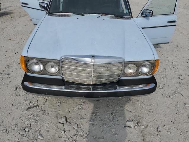 1977 Mercedes-Benz 300-Class