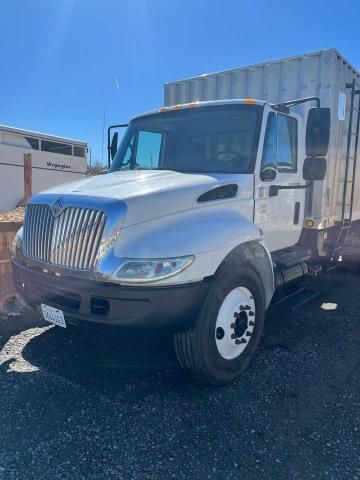 2003 International 4000 4400