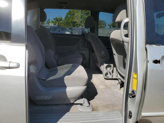 2005 Toyota Sienna CE