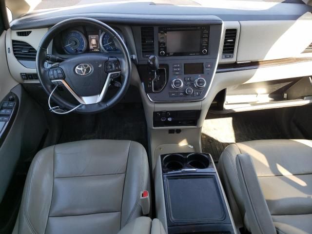 2019 Toyota Sienna XLE