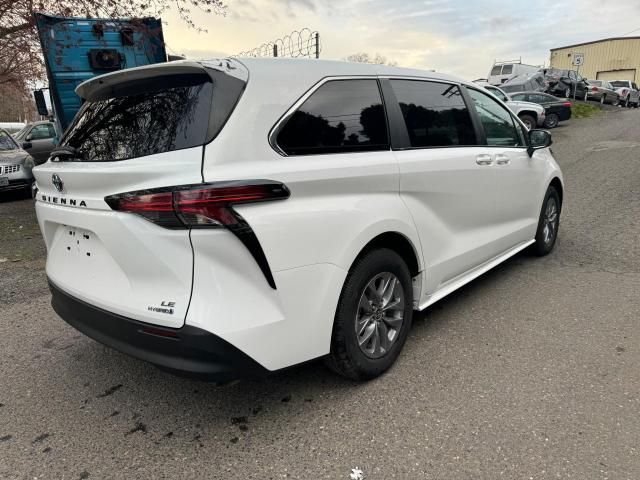 2022 Toyota Sienna LE