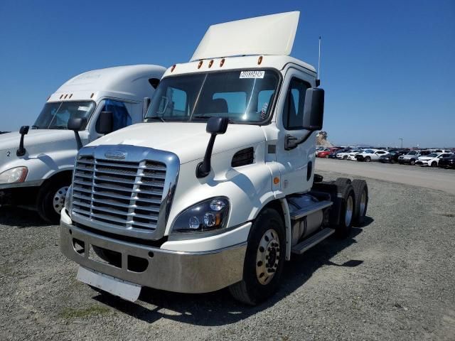 2015 Freightliner Cascadia 113